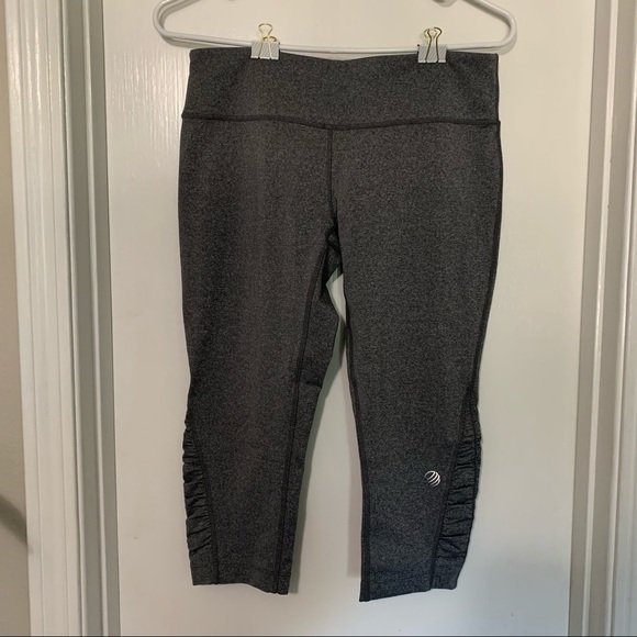 MPG Pants - Cropped athletic leggings
